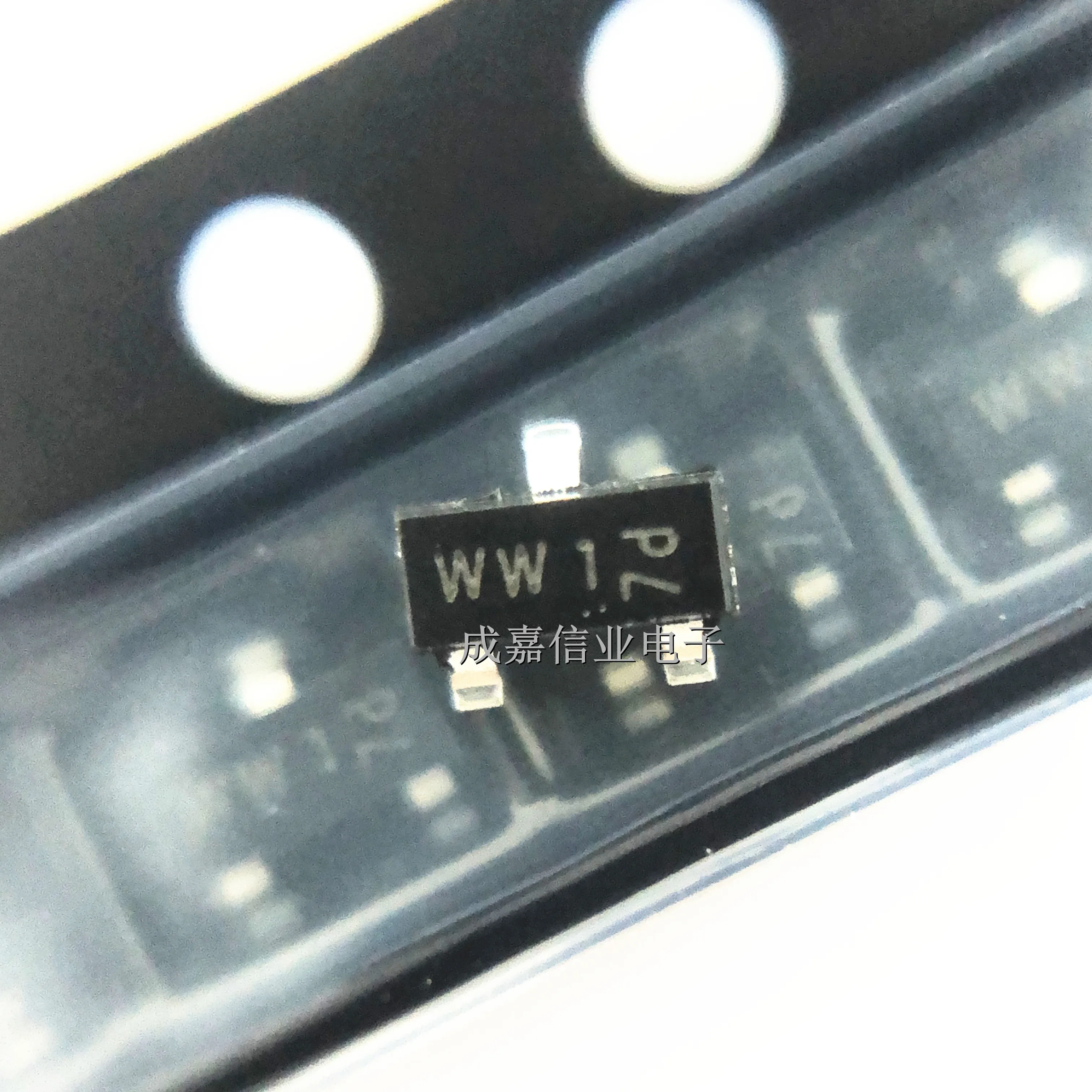 100pcs/Lot BAT54C SOT-23-3 MARKING;WW1 Schottky Diodes & Rectifiers 200mA 30V Operating Temperature:- 65 C-+ 125 C