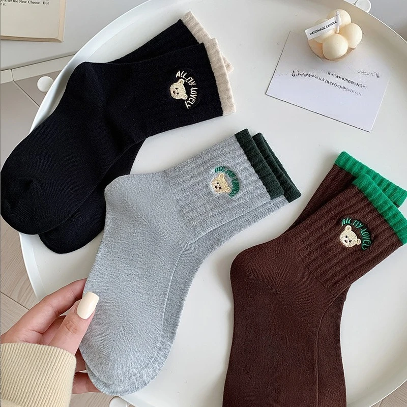 ถุงเท้าผู้หญิงลายการ์ตูนน่ารัก 6 คู่ สำหรับฤดูใบไม้ร่วงและฤดูหนาว ถุงเท้าผ้าฝ้ายนุ่มสบาย ความยาวครึ่งน่อง ถุงเท้าสั้นสไตล์คาวาอี้ ชุดถุงเท้าลำลองอุ่นสบาย คุณภาพสูง ปี 2025
