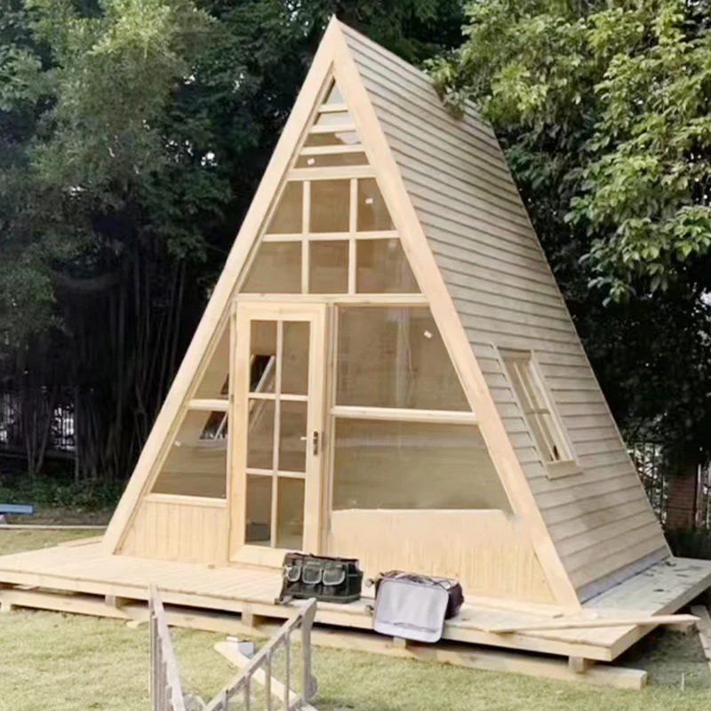 Casa moderna estructura de acero Triangular una casa con marco diseño de estilo español para alquiler de vacaciones cómodo y duradero