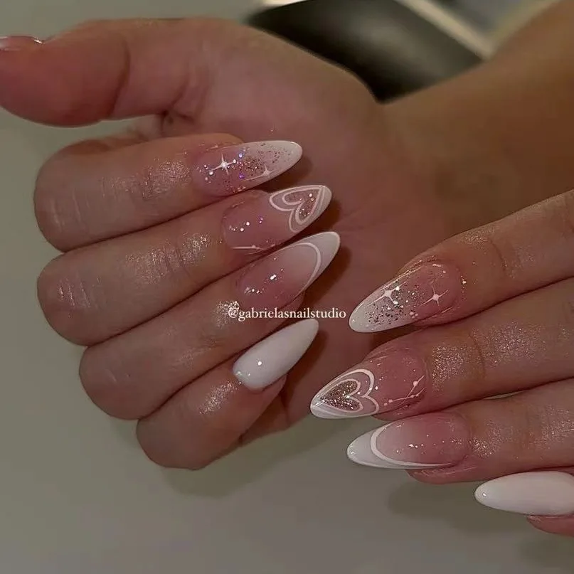 

24 шт., милые розовые градиентные французские накладные ногти с полным покрытием, простые белые глянцевые миндалевидные накладные ногти в форме сердца для девочек и женщин, носимые