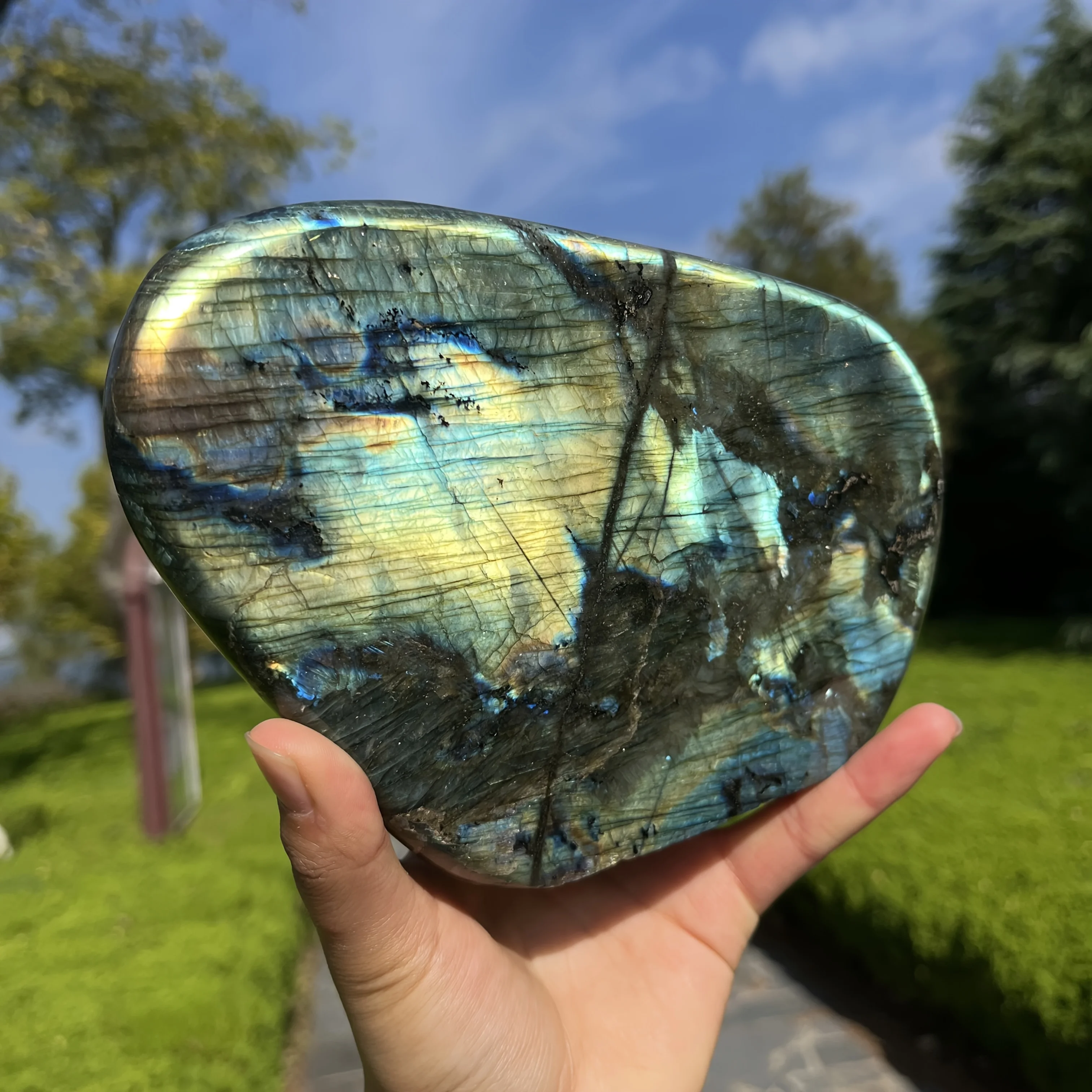 1pc of Natural Labradorite Irregular Ornament - High Shine Independent Display Size - Home Decoration