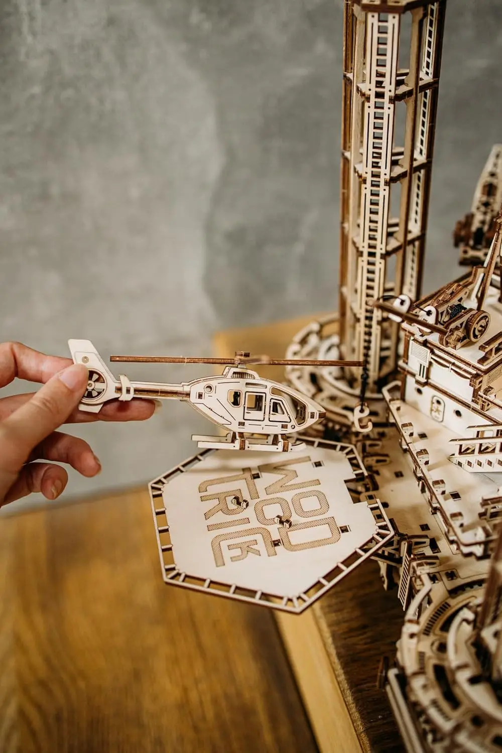 Puzzle 3D in legno con piattaforma offshore per adulti e bambini da costruire - Piattaforma mobile interattiva - Ingegneria dei modelli in legno