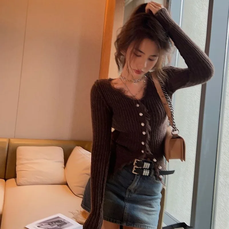 2023 New Spring Fashion Cardigan corto lavorato a maglia con scollo a v Solid Slim Fit Office Lady Cropped Top eleganti maglioni con bottoni a maniche lunghe