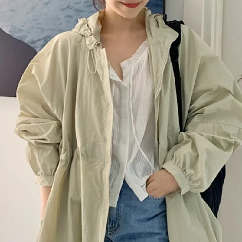 2025 Zomer Koreaanse Kant Mode Ademend Wit Shirt Ontwerp Dunne Korte Mouw V-hals Woon-werkverkeer Casual Dames College Top