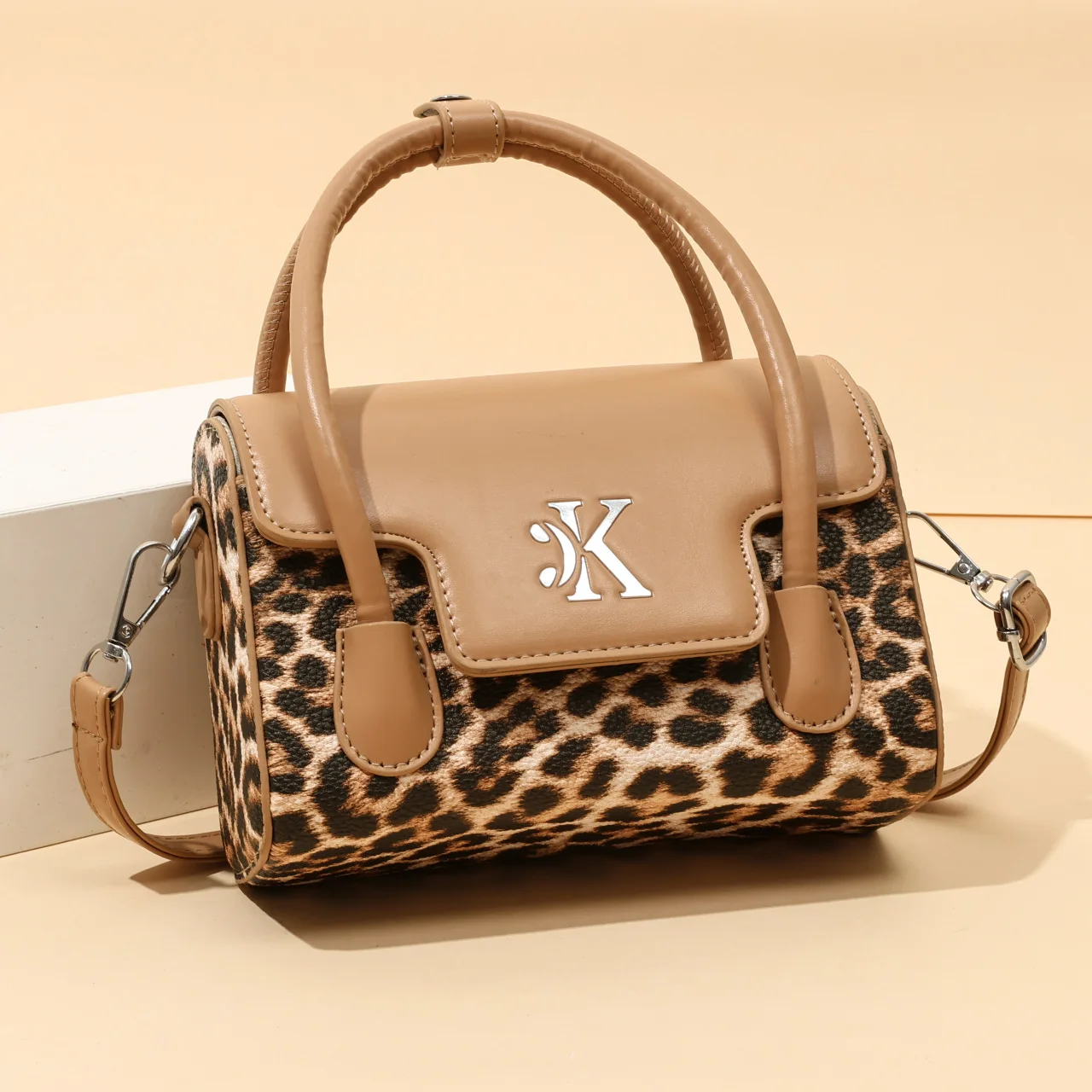 

Высококачественная маленькая квадратная сумка с леопардовым принтом - новинка 2023 года, модная универсальная сумка через плечо для пригородных поездок