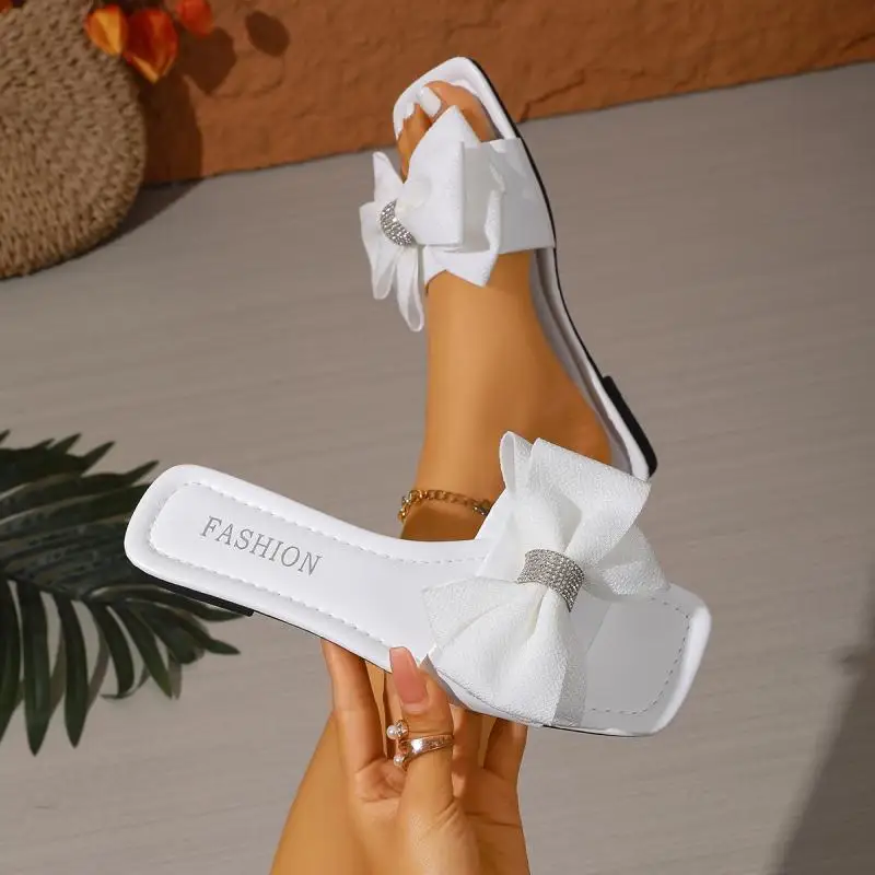 Schwarz-weiße elegante flache Sandalen mit Schleife für Damen, modische Kristall-Schuhe mit weichen Sohlen und eckiger Zehenpartie, bequeme Sommer-Strandschuhe für Damen – Detail 6