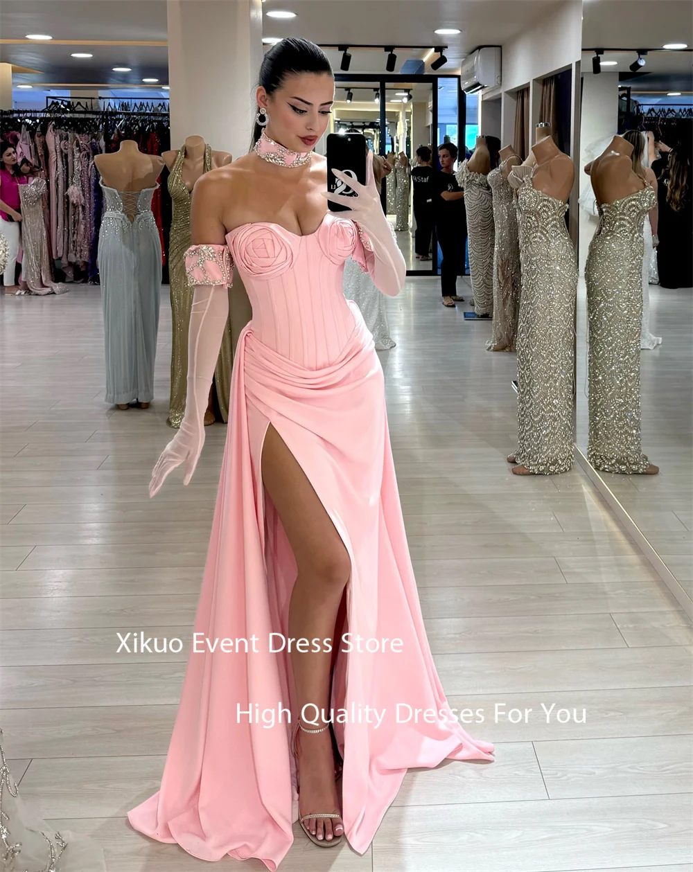 Xikuo Sweetheart Rosa Abito da sera in raso Spacco alto Pieghettato Robes De Soirée Increspato Rosa Decorato Abiti da festa formali Personalizzati