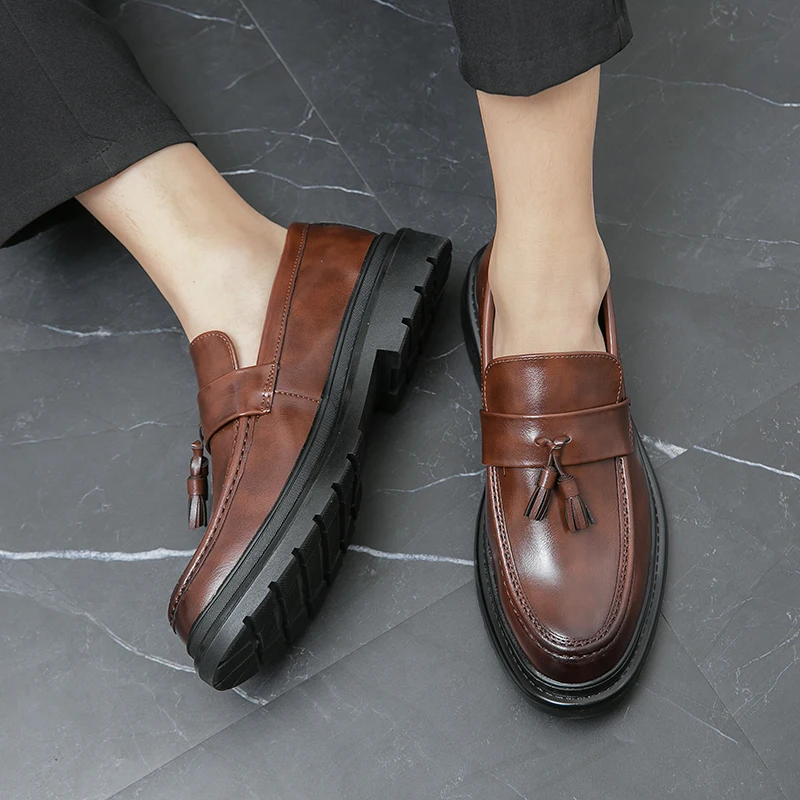 Men tassel loafers Black Slip-On Leather Shoes Soft Anti-slip Driving Shoes Man Moccasins Social Flat Dress Formal Shoes men