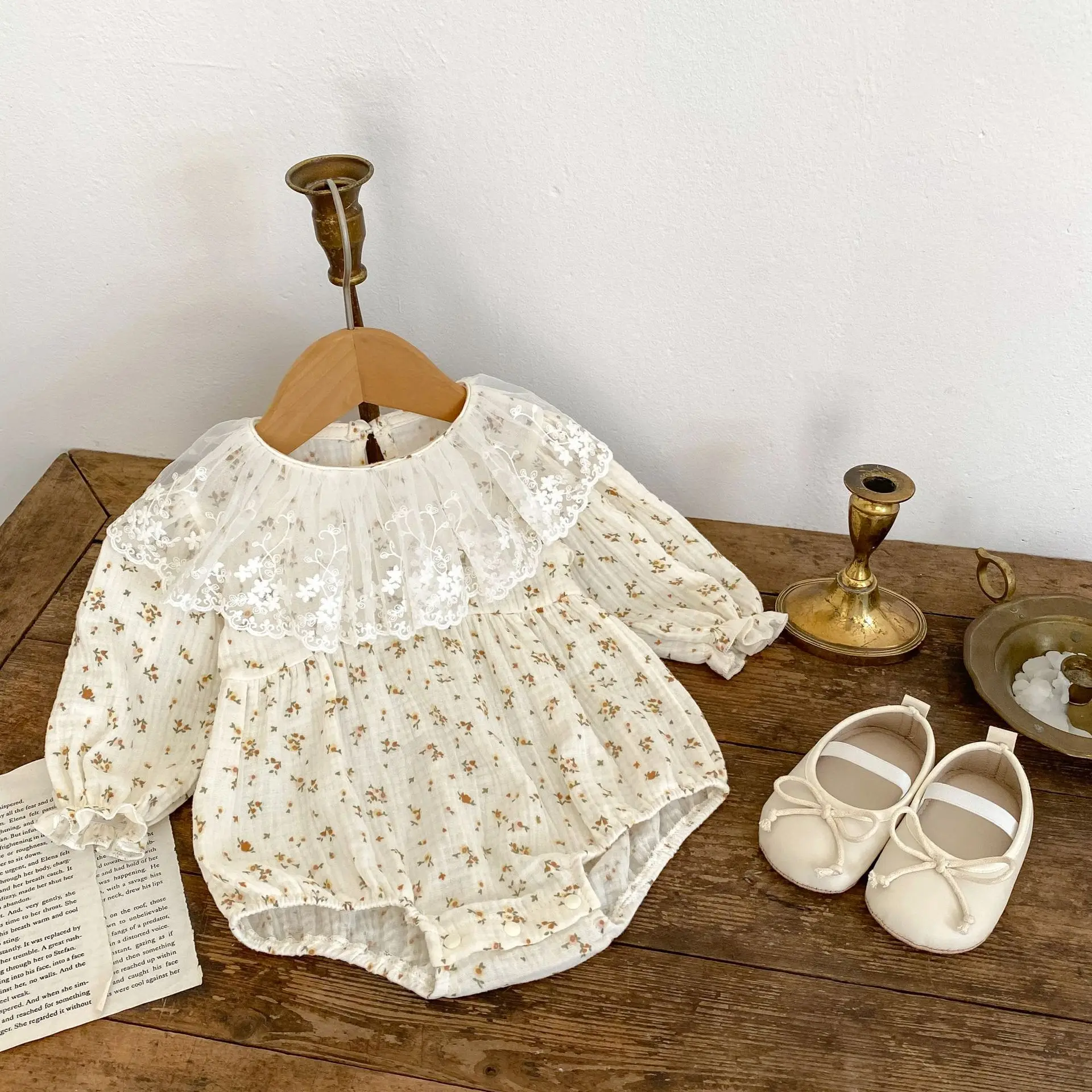 2025 Infant Baby Spring and Autumn Clothes Sweet Floral Long-sleeved Fart Coat Lace Lace Lapel Romper Climbing Suit