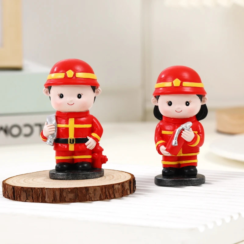 هدايا عيد الميلاد دمية رجال الاطفاء يدوية الصنع مكتب هدايا العيد الراتنج الحرف طاولة طعام الحلي المركزية غرفة المعيشة دراسة سطح المكتب الحلي سيارة الحلي