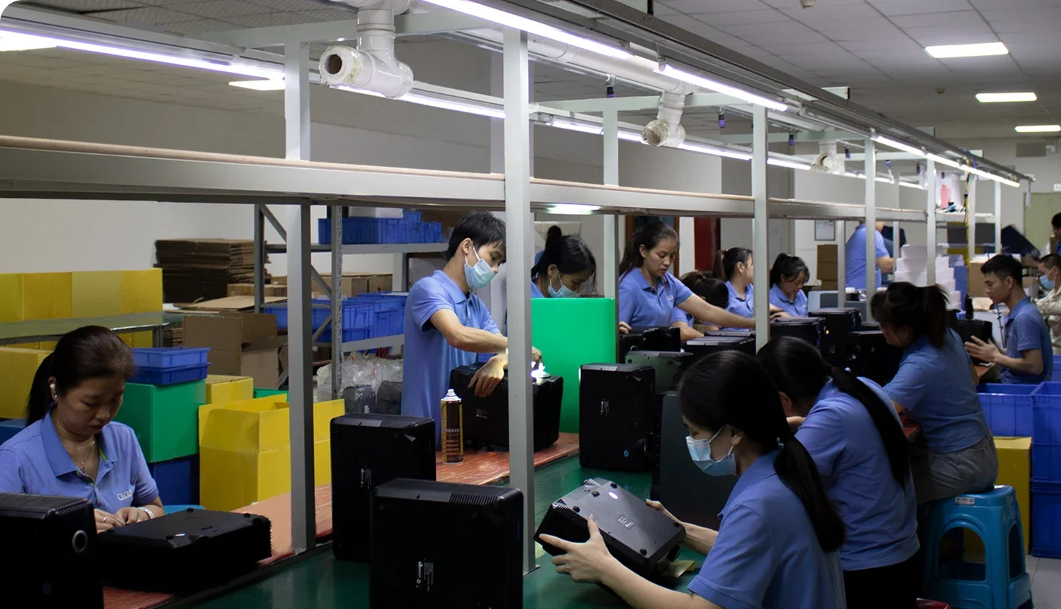 جهاز عرض أفلام محمول 700ANSI تفاعلي 4k Android Bi LED قصير المدى على Linux Movin OS 4K Smart Wifi