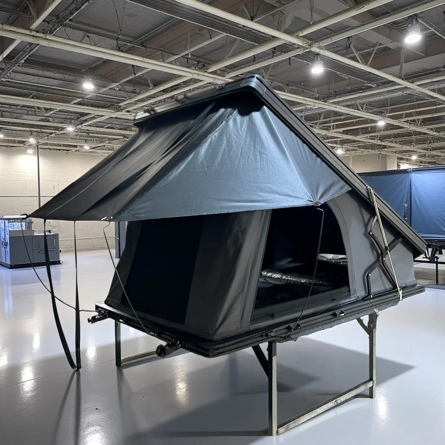 Wholesale 2-3 Person Pop-up Aluminum Hardshell Waterproof Roof Top Tent with Quick Automatic Opening for 4 Seasons Adventures