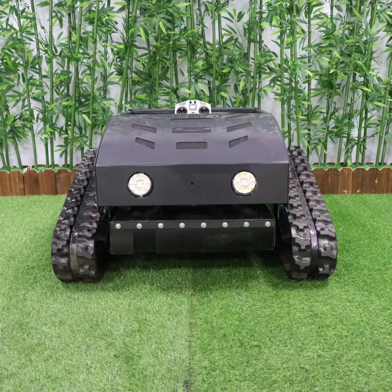 CE EPA Euro 5 Large Tank-style Off-Road  Grass Cutter Self-Propelled Crawler Robotic Garden Lawn Mower Zero Turn