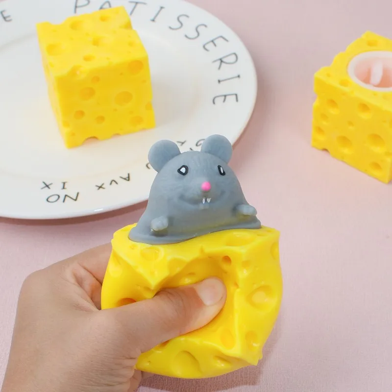 Jouet anti-Stress à presser en forme d'écureuil jaune, tasse de souris de fromage en Silicone, jouet créatif d'artefact de décompression