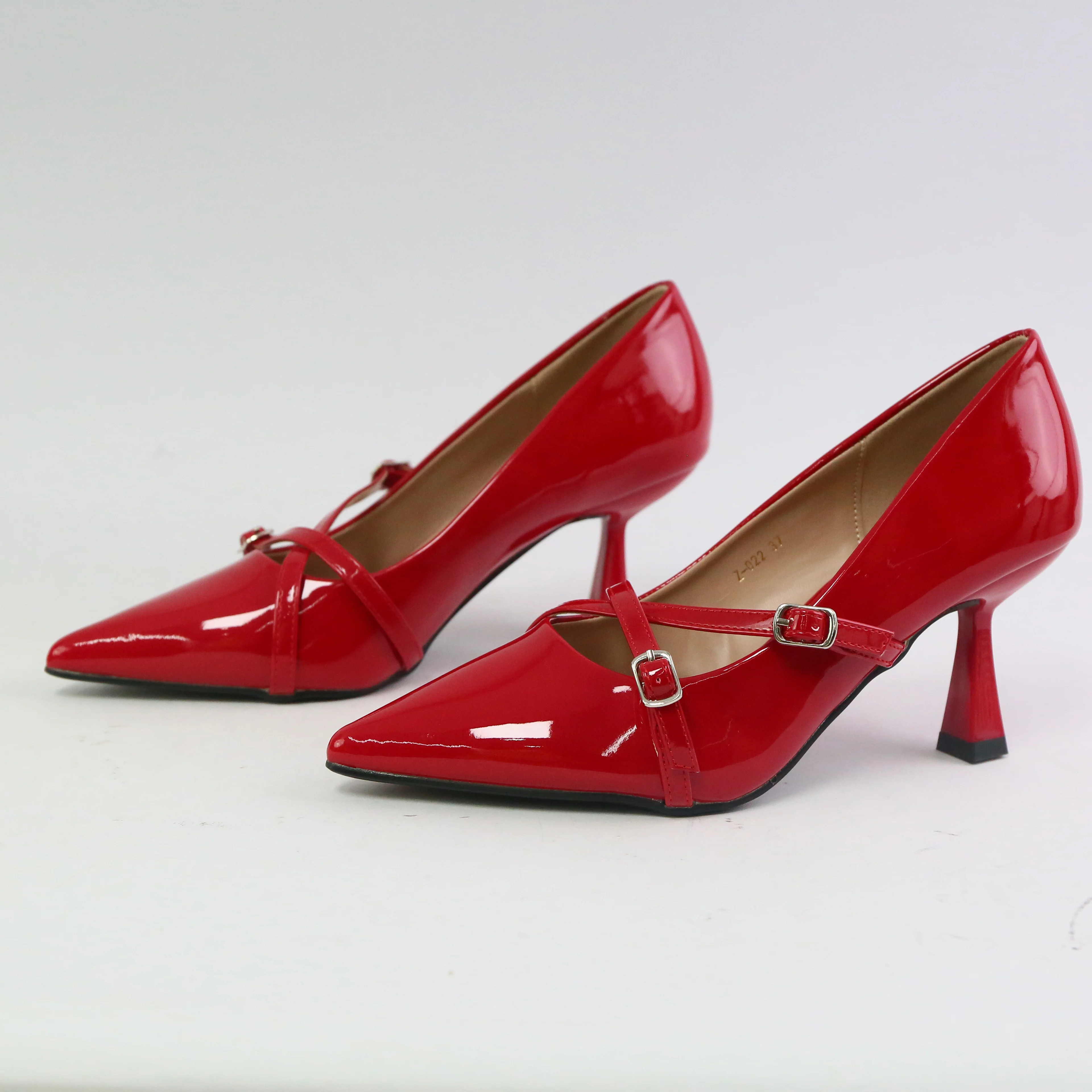 

Туфли-лодочки на шпильке в европейском и американском стиле с острым носком, ретро-модель Мэри Джейн с пряжкой для женщин