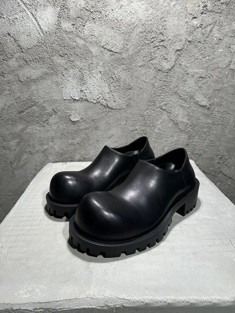 

2025 New Arrivals Big Toe Slip On Men Shoes Fashion Solid Niche Design Patent Leather Thick Sole Derby Shoes Spring Men Shoes