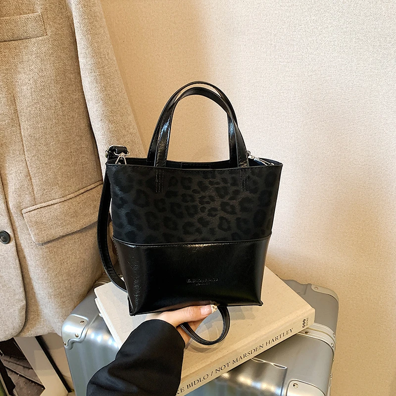 

Stylish Simple Solid Color Crossbody Bag For Women With High-End Leather Design Trendy Letter Logo And Spacious Commuter