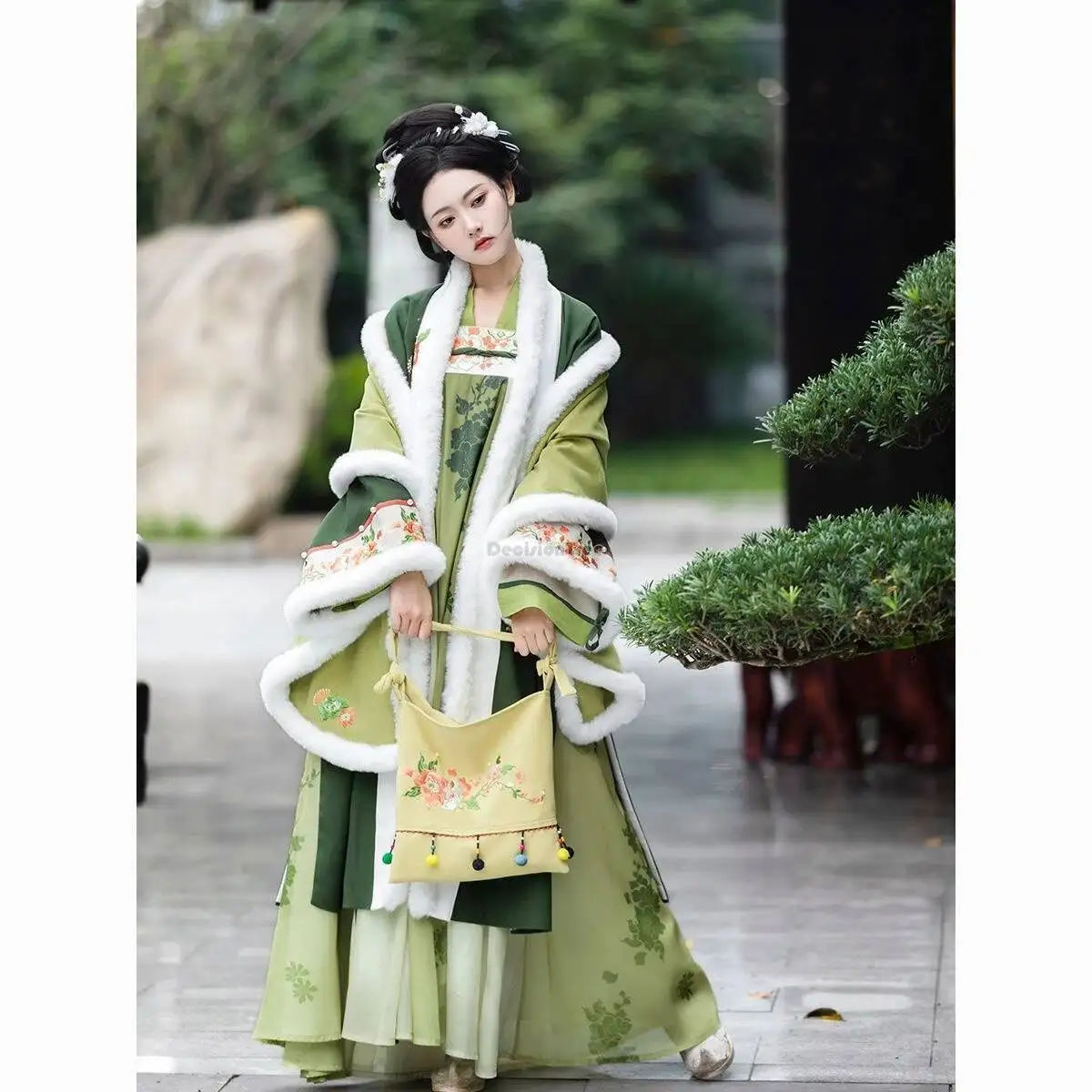 2025 chinese improved ancient tang dynasty style women's embroidered chest-level hanfu winter thickened retro loose hanfu set