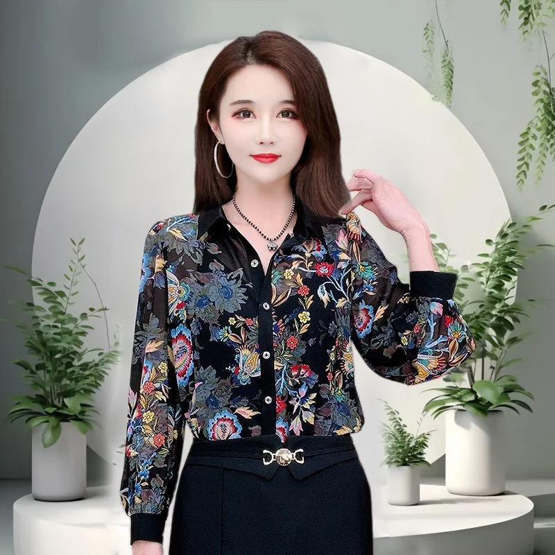 ملابس نسائية للربيع والصيف على قميص الأم الجديد والغلاف الجوي، قميص يقلل من العمر، قميص مطبوع أنيق وأنيق للسيدات