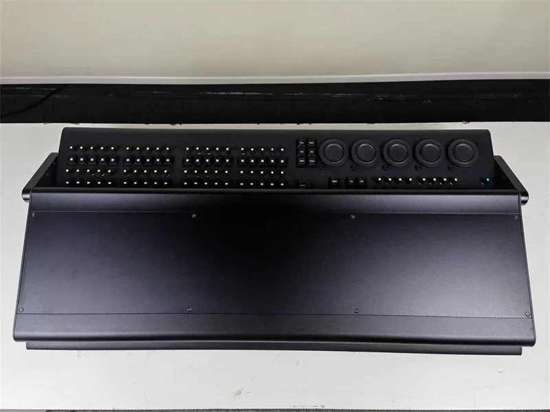 New Dual Screen MA3 onPC Compact XT DMX Console with Flight Case for Moving Head Light Dimmer