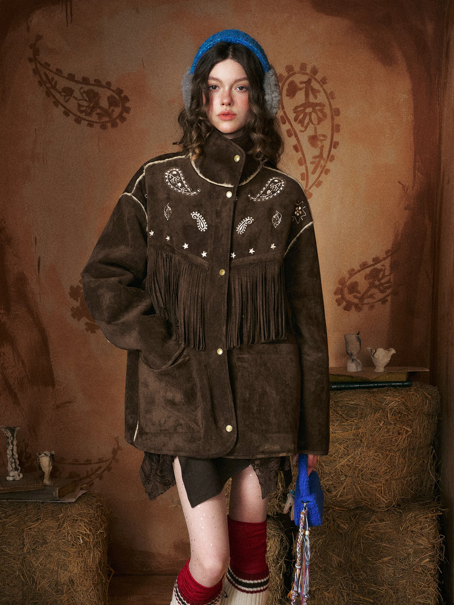 

Modern Retro Embroidered Fringe Suede Jaet Women's Stand Collar Windproof Leather Fur Inteated Street Noise 2025 Winter New