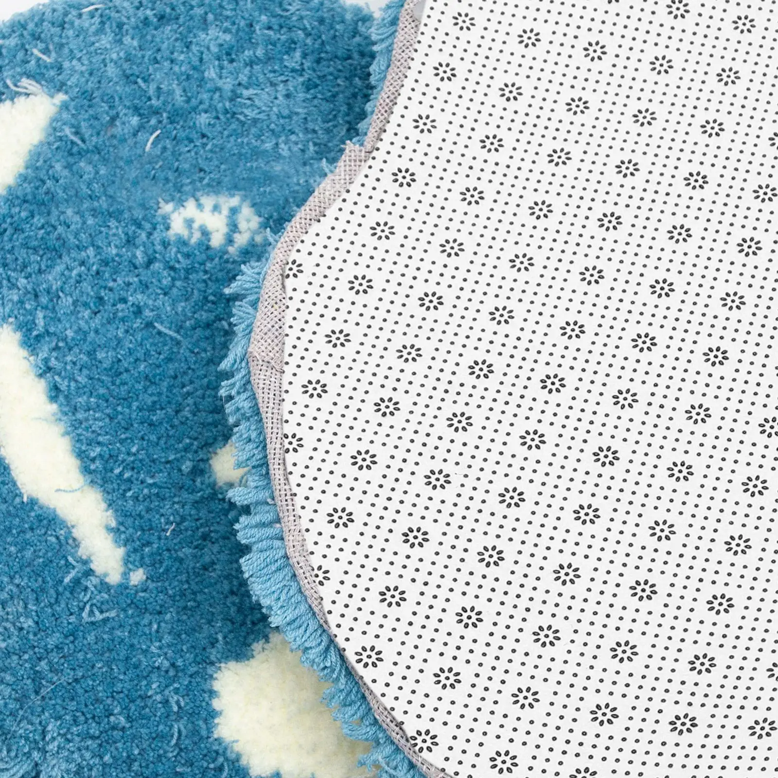 

Рулонная нескользящая подложка для ковров и ковриков с прочным клеевым слоем, обеспечивающая стойкое крепление без остатка следов