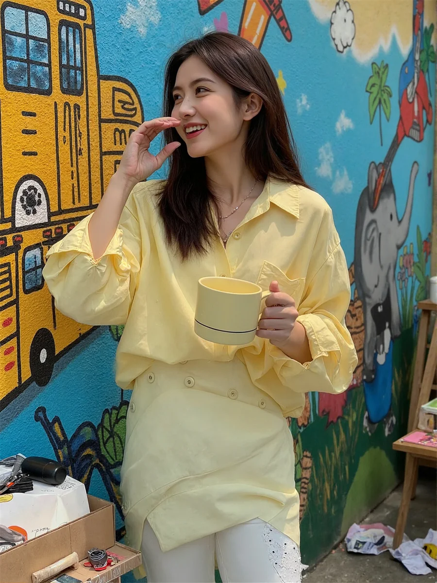 Langarm-Damen-Oberbekleidung, Hemden, geraffter Streifen, vertikaler Liniendruck, Knopfleiste vorne, ästhetisch, modisch, einfach, minimalistisch