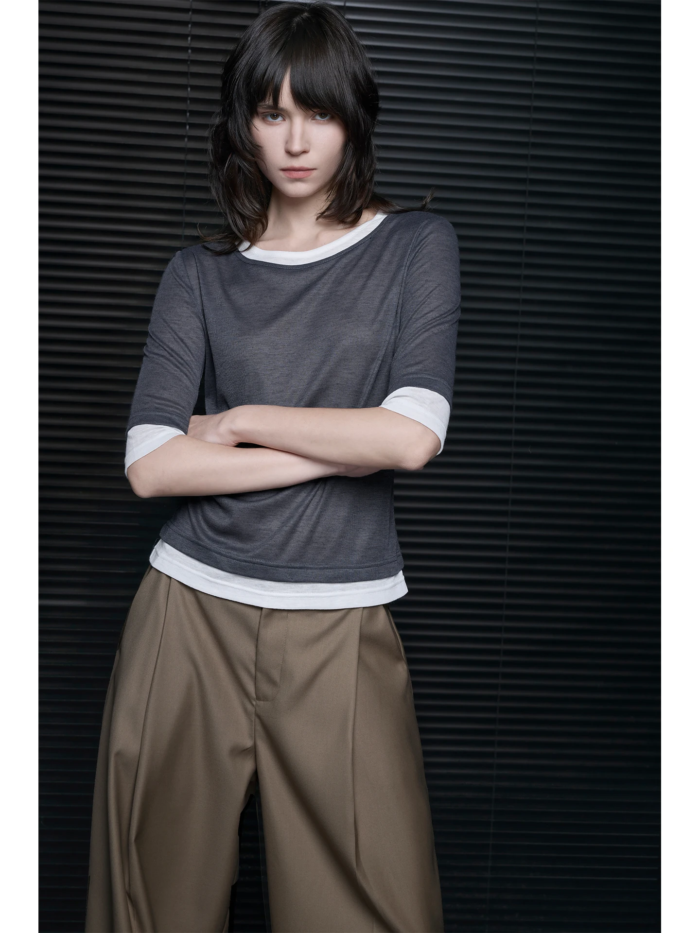 

Женский модный комплект из двух предметов: футболка с коротким рукавом и облегающие брюки, весна 2026, новая цветовая гамма, уличный стиль