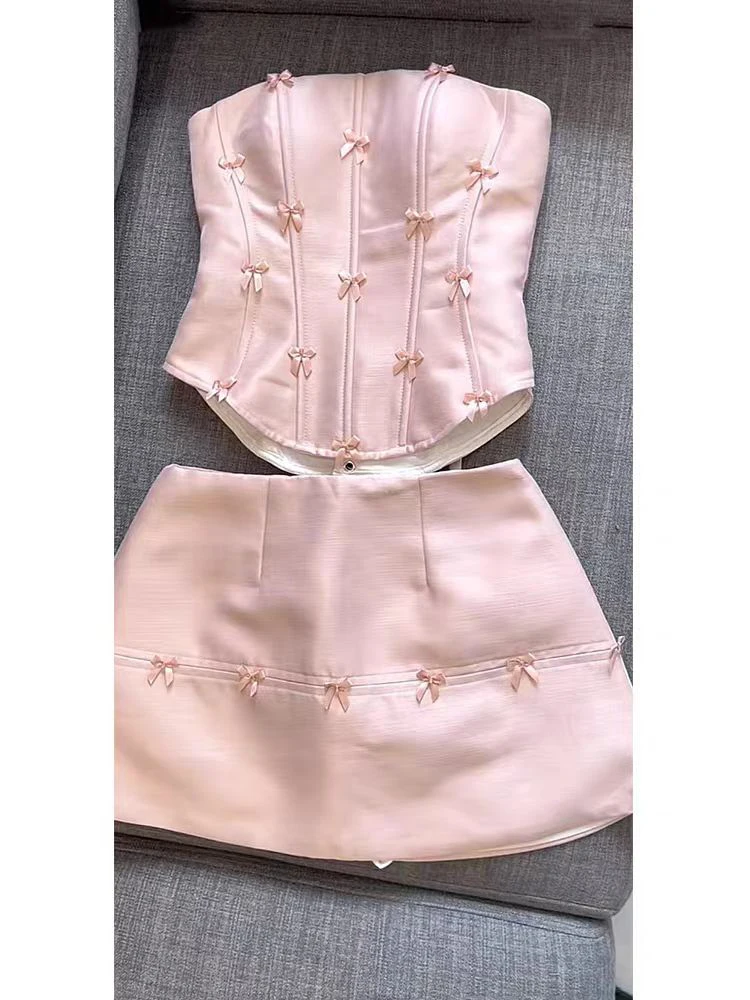 

Elegant Sweet And Spicy High Waist Sexy Women's Fashionable Two-Piece Set with Charming Tube Top And Skirt Ensemble
