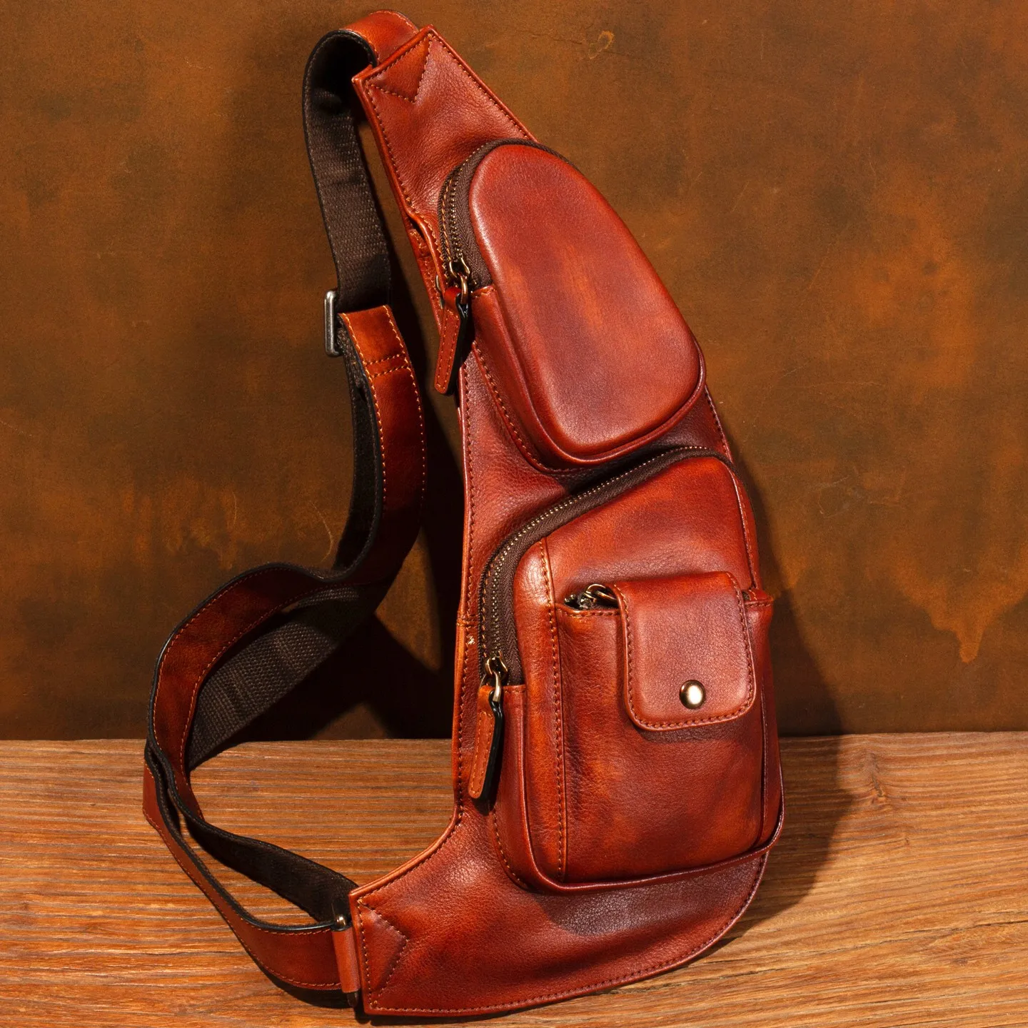 Vintage genuine leather men's chest bag, high - end top - grade vegetable - tanned cowhide, casual front - chest bag, trendy cro