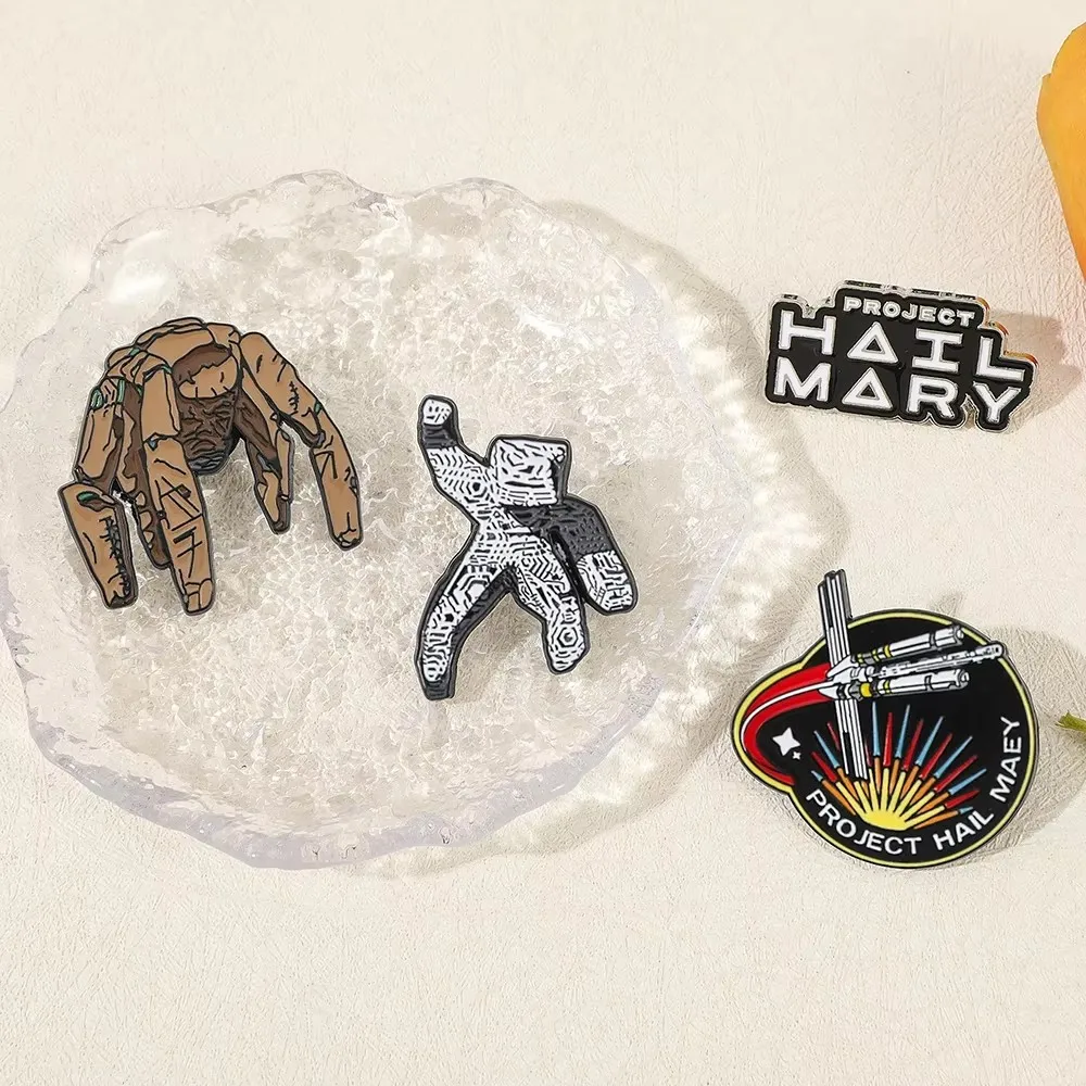 4-teiliges Emaille-Pin-Set „Projekt Hail Mary“ für Sci-Fi-Buch- und Filmfans, Sammelabzeichen mit der Skulptur von Rocky und Grace