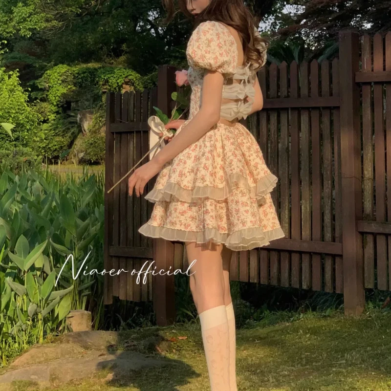 Fiocco francese Backless Summer Lolita 2024 Patchwork stampato Ruffles Floral Zipper Fashion Elegant Slim Casual Puff Sleeve Dresses