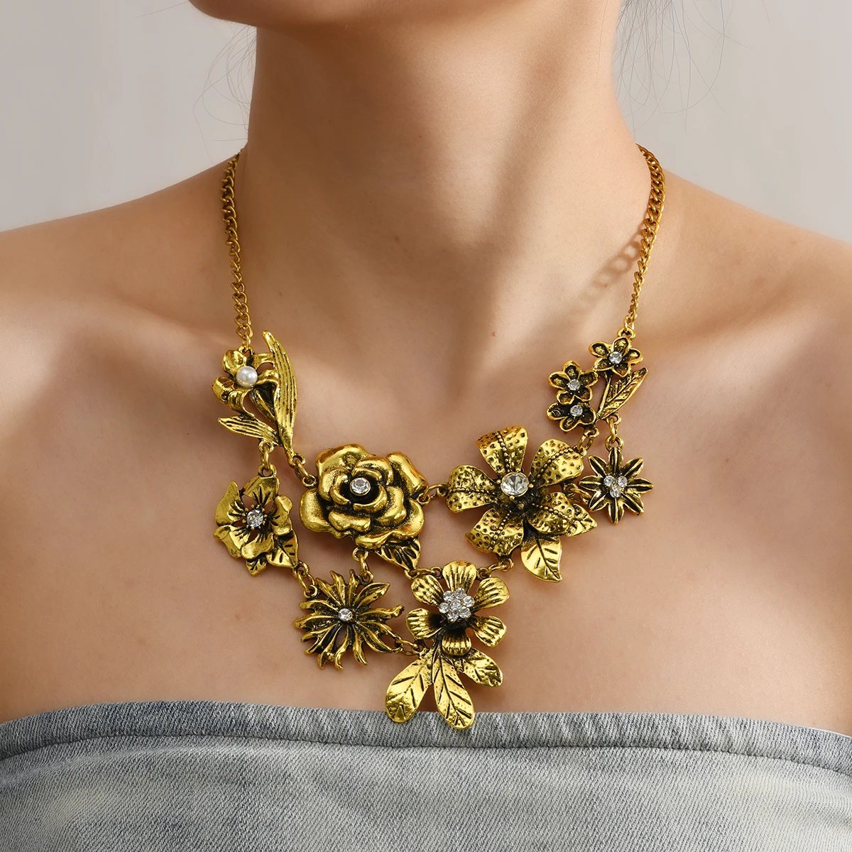 

Bold Retro Floral Leaf Necklace Rhinestone Inlaid Luxury Exquisite Collar Chain Women's New Style Party Jewelry Gift
