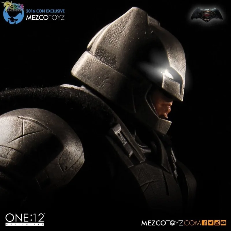 Mezco Toyz Oryginalna seria Batman kontra Superman Batman Heavy Armor Edition Anime Figurka Model Zabawki Ozdoby Prezenty dla chłopców