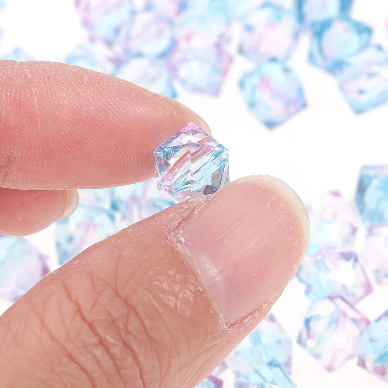 200 szt. Dwukolorowe koraliki akrylowe malowane natryskowo, geometryczne kształty, koraliki dystansowe do samodzielnego tworzenia biżuterii, do naszyjników, bransoletek, akcesoriów do włosów.