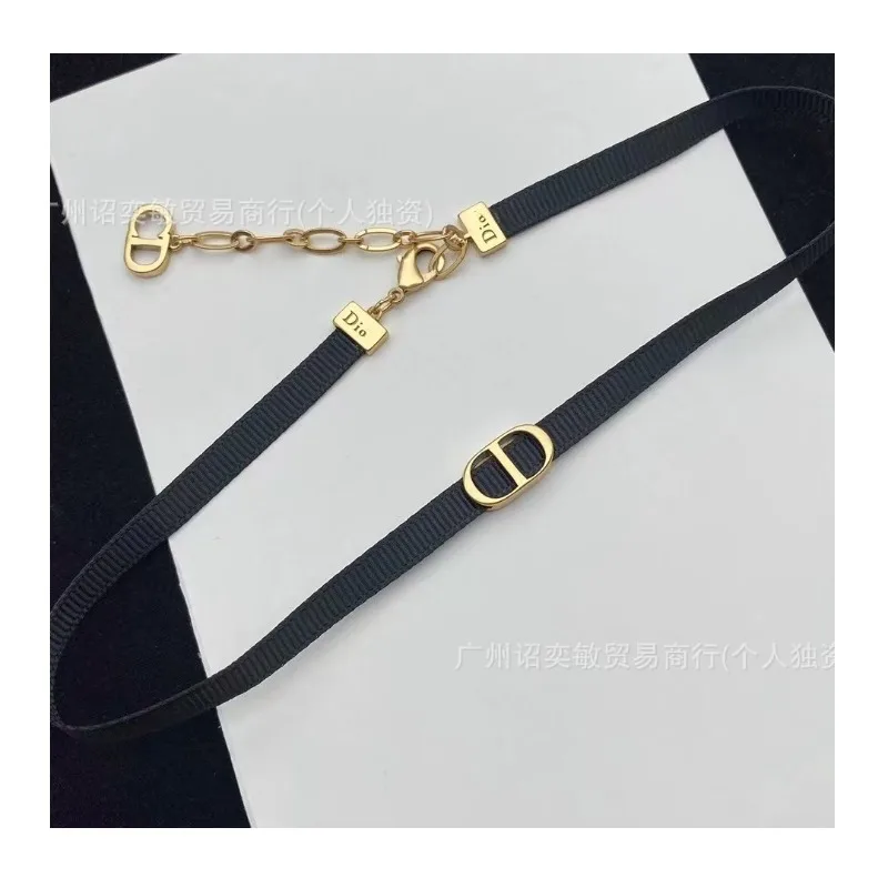 

Высококачественное кожаное ожерелье с подвеской-буквой, женское модное легкое роскошное нишевое колье на ключицы