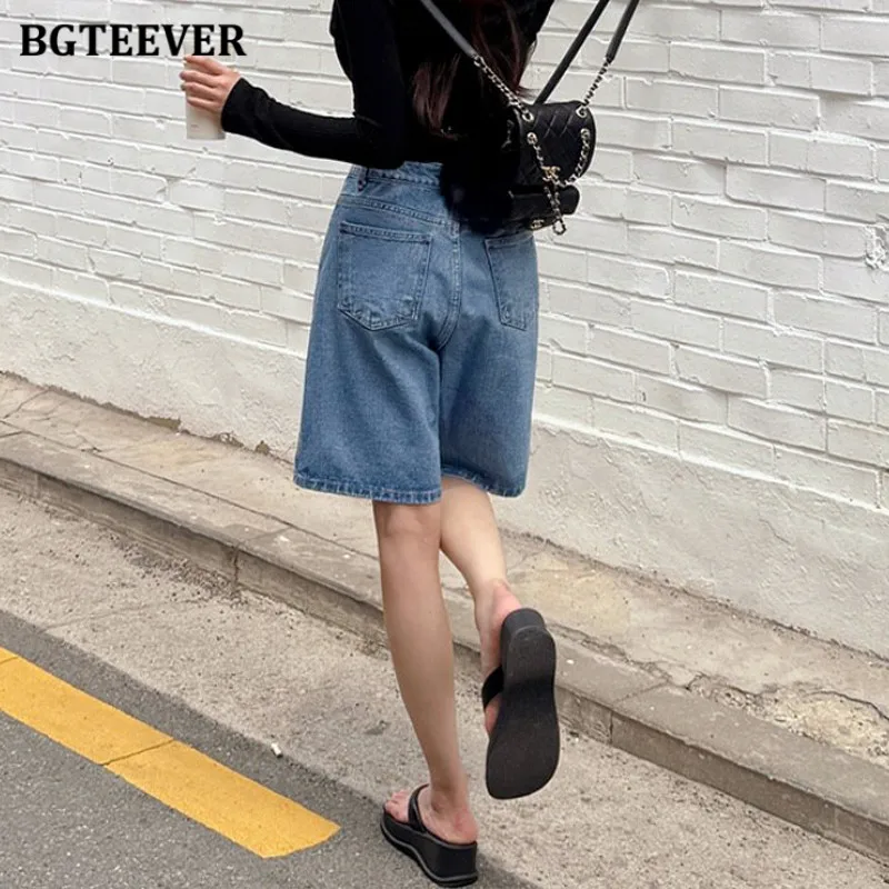 BGTEEVER スタイリッシュなポケットレディースストレートデニムショーツ夏ルーズ女性ワイドレッグジーンズショーツ