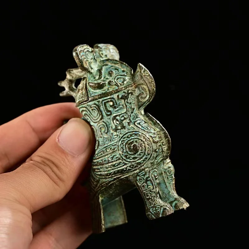 Chinese style antique collectors Shangdai Fuhao owl zun Chinese style home decoration antique bronze ornaments