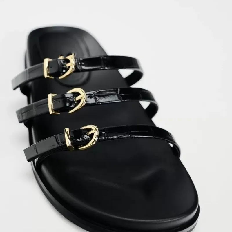 2024 Woman’s Black Flat Sandals Fashion Metal Buckled Flat Sandals Summer Female Beach Casual Plus Size Flip-flops Shoes