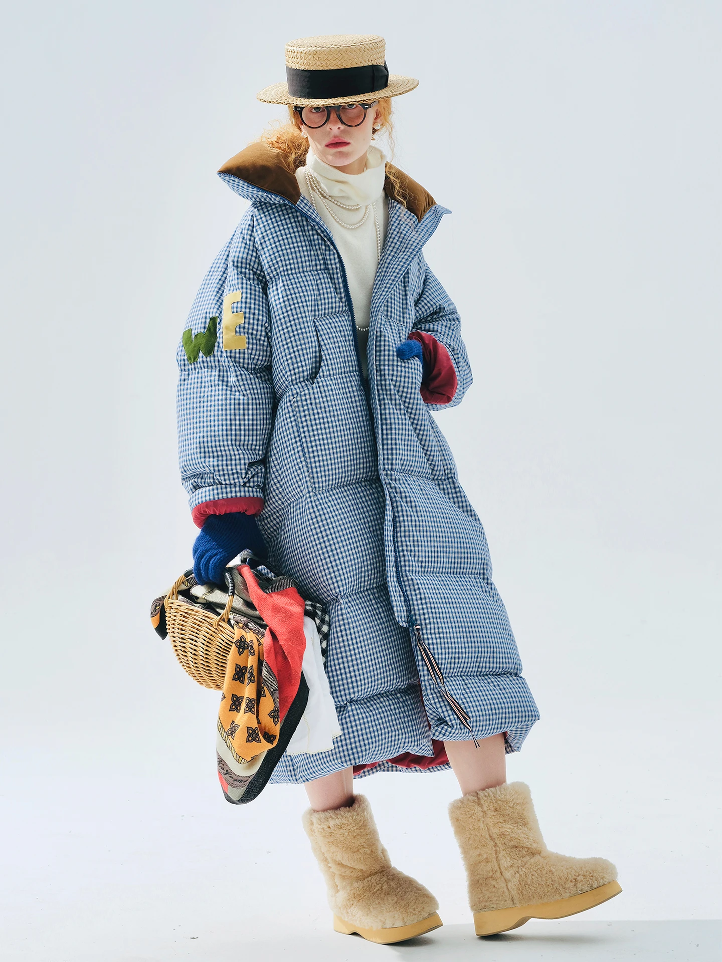 Длинный пуховик в клетку, воротник-стойка контрастного дизайна, зимняя прогулка, модная свободная атмосфера 255257