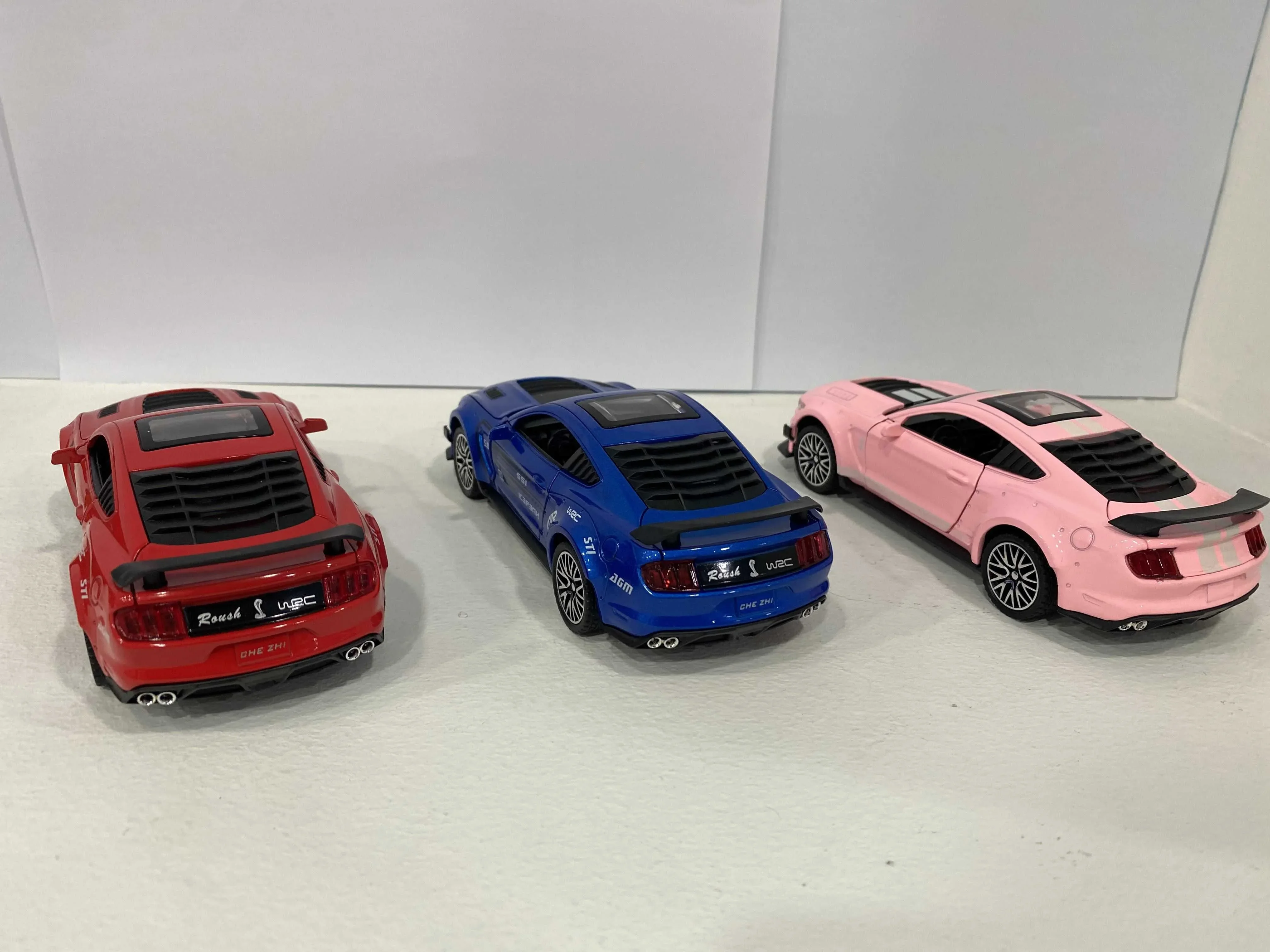 Modelo de coche de aleación supercoche 1:32, coche con sonido extraíble, 4 puertas abiertas, regalos para niños, juguete, modelo de coche de aleación fundido a presión coleccionable