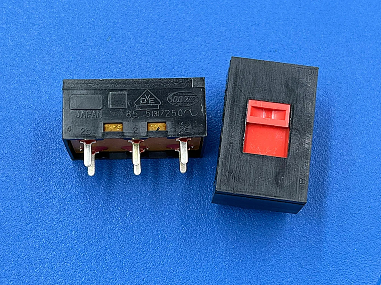 

Новый оригинальный 100% новый переключатель T-876, 2-позиционный, 6-контактный, с плоским диском, 5А 250В переменного тока, 10А 125В переменного тока