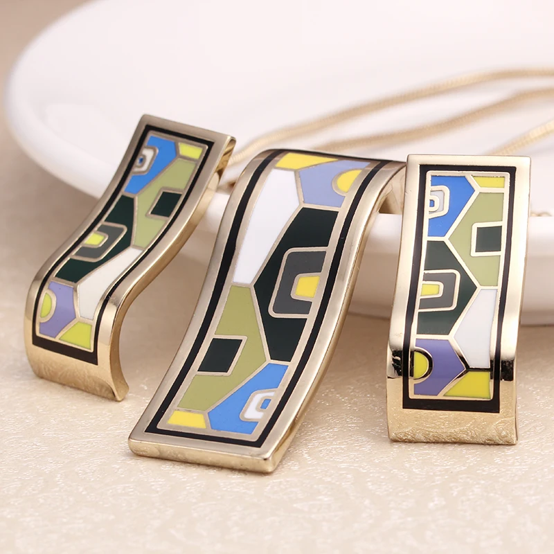Fashion Fashion-forward Enamel Jewelry Set – Rectangular Pendant Necklace & Round Stud Earrings in Multicolor Enamel