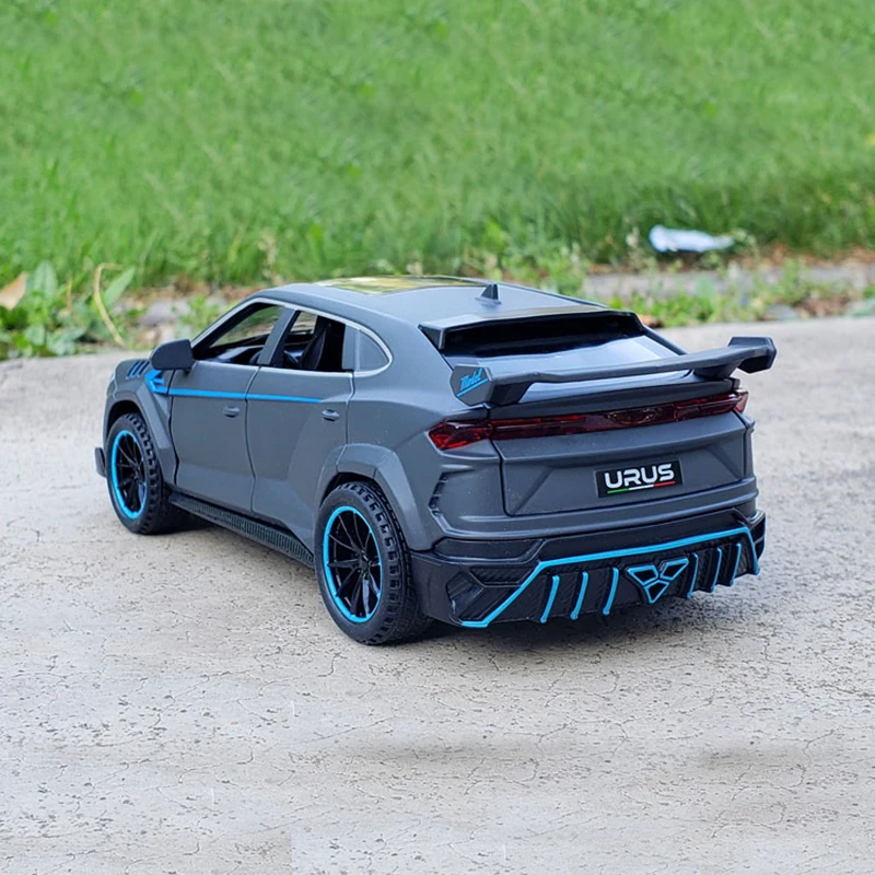 1:32 URUS SUV Alloy Sports Car Model Diecast & Toy Vehicles Metal Pull Back Car Sound Light Childrens Toy Gift Collection