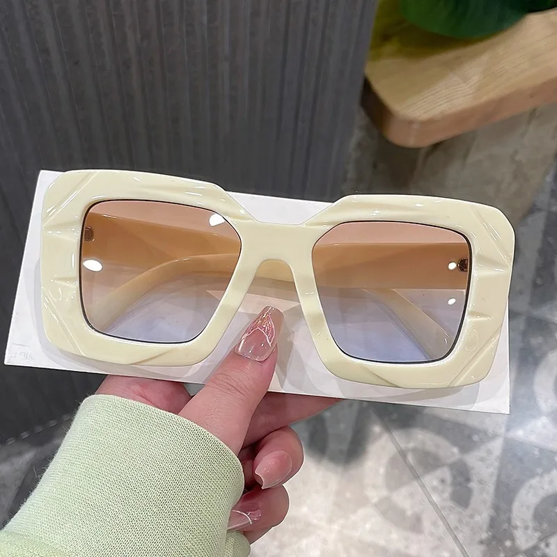 Retro Sunglasses - Vintage UV380 Protection Shades for Men & Women Trendy & Classic Design Sun Glasses