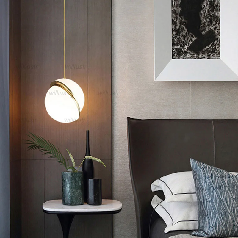 

Creative Semicircle Acrylic Moon Pendant Lamp Gold Iron Suspension Light Luxury Hotel Bar Misaligned Hanging Ceiling Chandelier