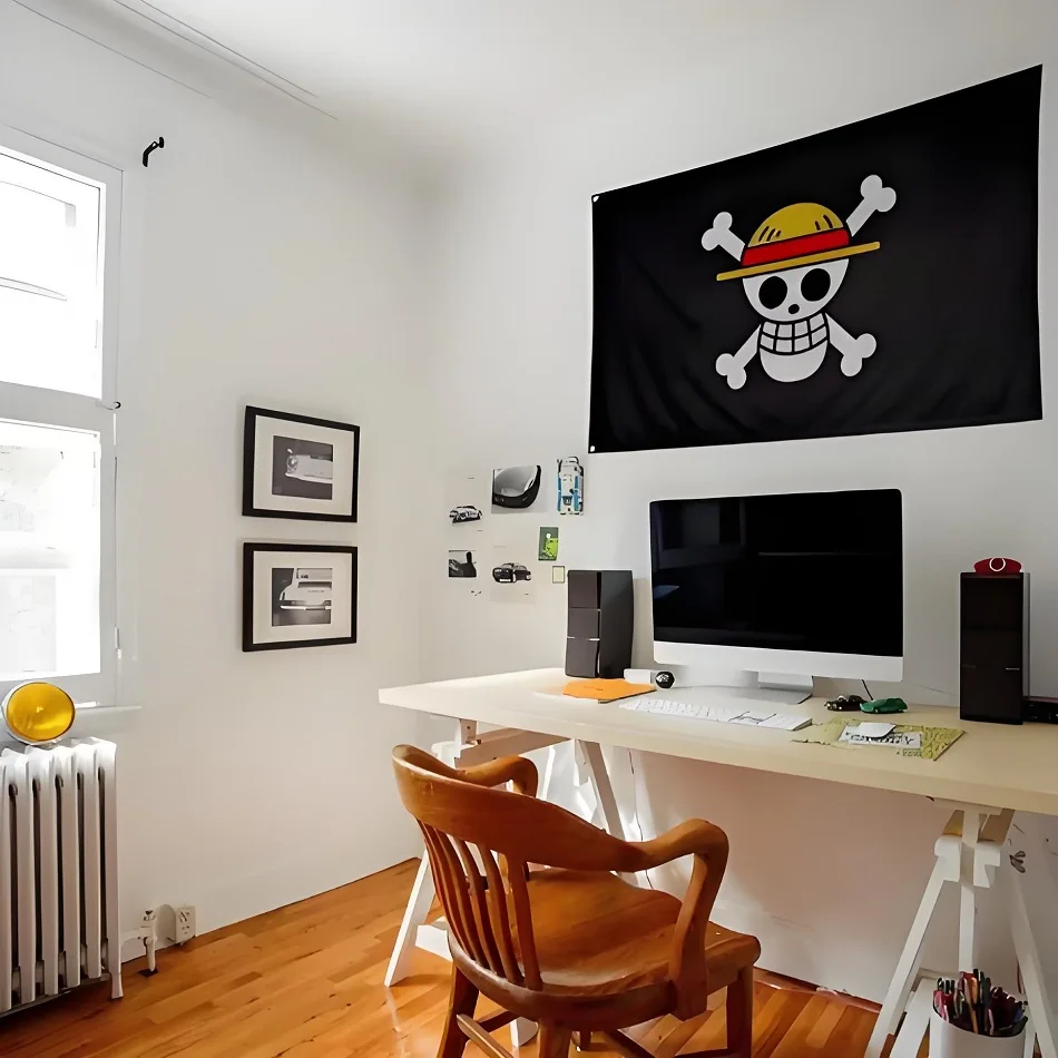 Heiß begehrte One Piece 90*150CM Polyester Piratenflagge mit Monkey D. Luffy Totenkopf, Wanddekoration für Zimmer, One Piece Strohhut-Piraten-Trompetenbanner-Flagge