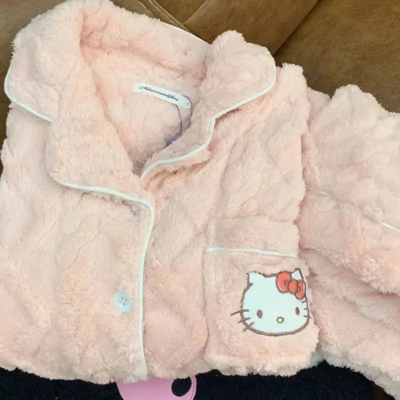 Sanrio-Pijama de Hello Kitty para mujer, ropa de dormir bonita, cálida, de felpa, engrosada, Kawaii, para el hogar, conjuntos de manga larga