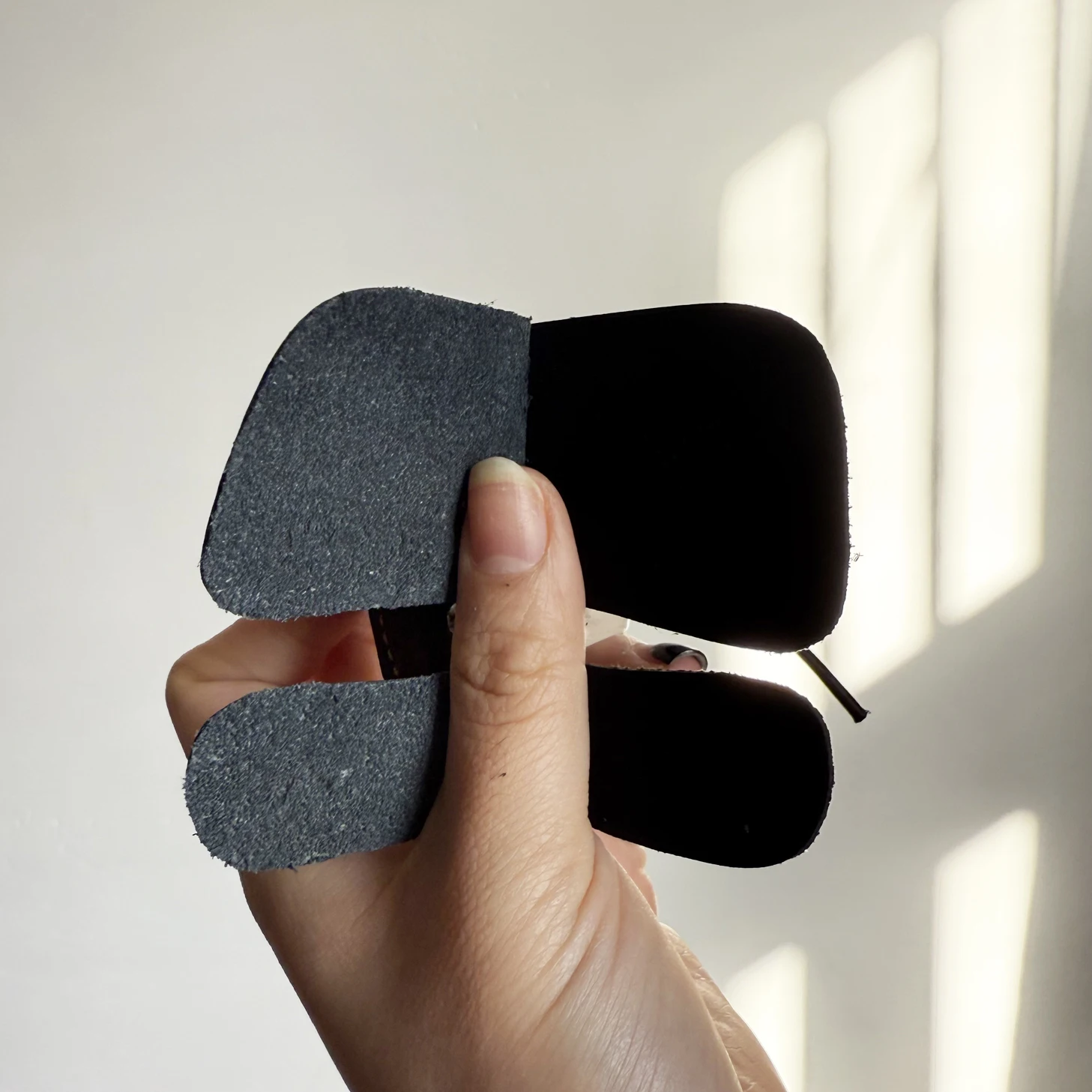 Bogenschießen-Fingertab aus doppeltem Rindsleder, gut für Recurve-Bögen, für die rechte oder linke Hand, 1 Stück – Detail 7