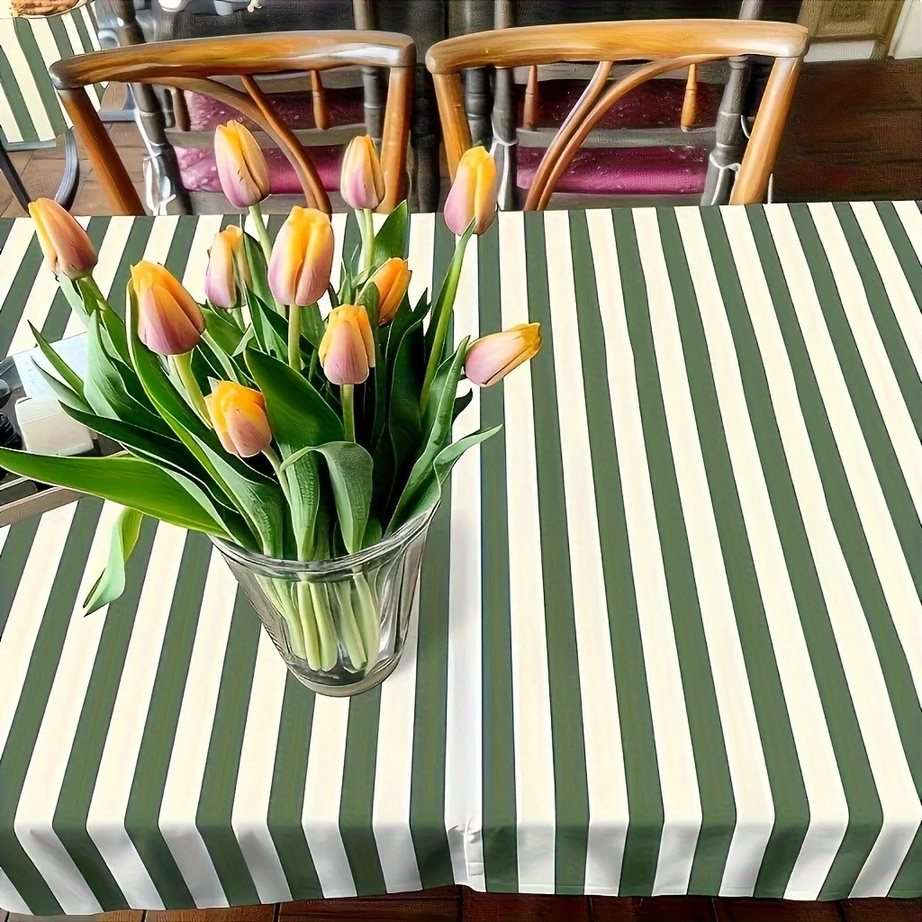 One piece of fresh and natural green and white striped tablecloth, suitable for both indoor and outdoor use throughout the year.